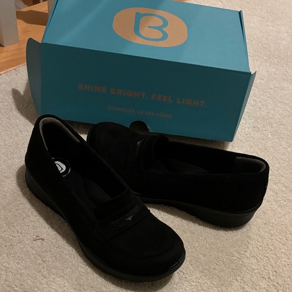 BZEES women’s Classic Black Loafers - Picture 1 of 5